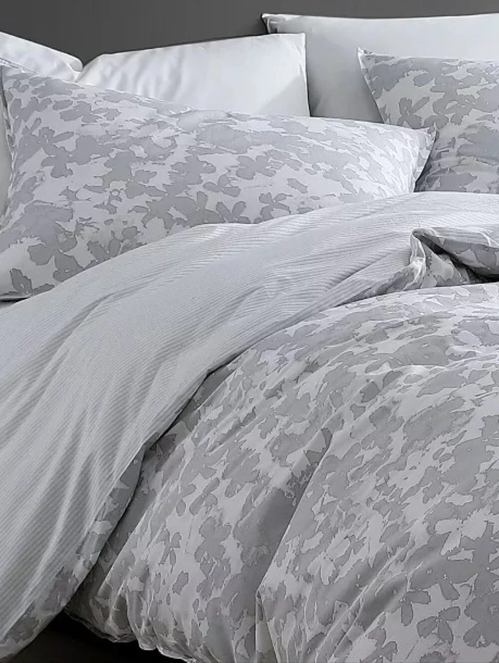 Kenneth Cole New York 100% Organic Cotton Merrion 3pc Comforter Set Full/Queen.